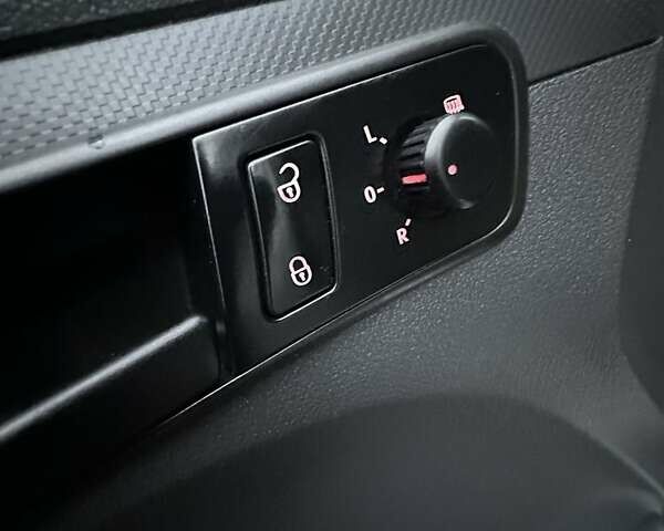 Белый Фольксваген Кадди, объемом двигателя 2 л и пробегом 400 тыс. км за 8800 $, фото 11 на Automoto.ua