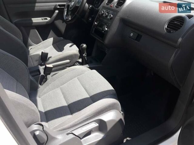 Білий Фольксваген Кадді, об'ємом двигуна 1.6 л та пробігом 156 тис. км за 10500 $, фото 21 на Automoto.ua