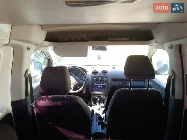 Фольксваген Кадди 2013 в Полтаве на Automoto.ua Белый Фольксваген Кадди, объемом двигателя 1.6 л и пробегом 151 тыс. км за 10500 $, фото 14 на Automoto.ua