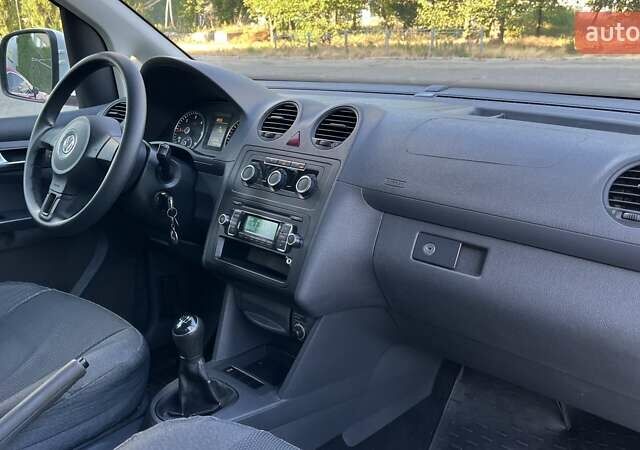Білий Фольксваген Кадді, об'ємом двигуна 1.6 л та пробігом 223 тис. км за 9700 $, фото 9 на Automoto.ua