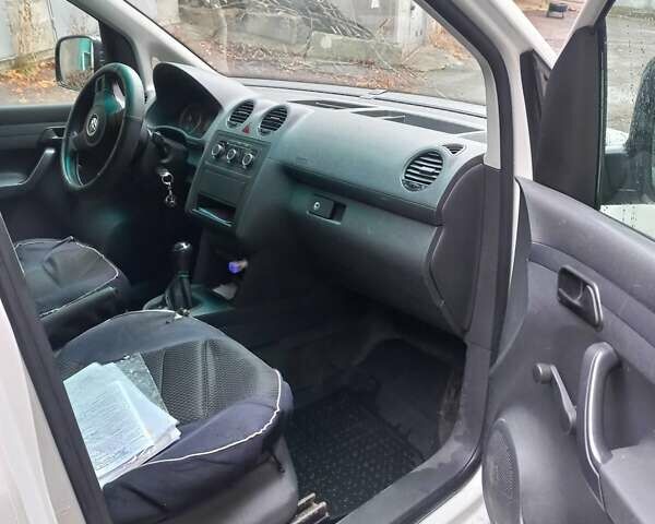 Білий Фольксваген Кадді, об'ємом двигуна 1.2 л та пробігом 230 тис. км за 6200 $, фото 2 на Automoto.ua