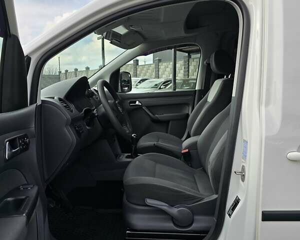 Білий Фольксваген Кадді, об'ємом двигуна 1.6 л та пробігом 243 тис. км за 9500 $, фото 21 на Automoto.ua