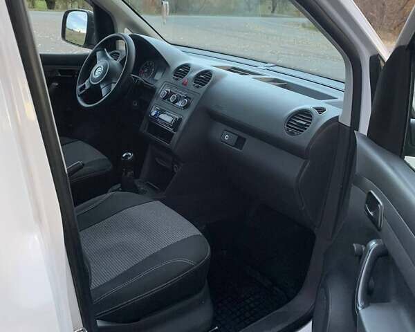 Фольксваген Кадди 2013 в Захарьевка (Фрунзовка) на Automoto.ua Белый Фольксваген Кадди, объемом двигателя 0 л и пробегом 300 тыс. км за 5500 $, фото 10 на Automoto.ua