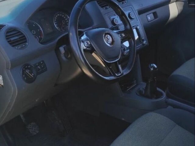 Белый Фольксваген Кадди, объемом двигателя 2 л и пробегом 220 тыс. км за 10000 $, фото 4 на Automoto.ua