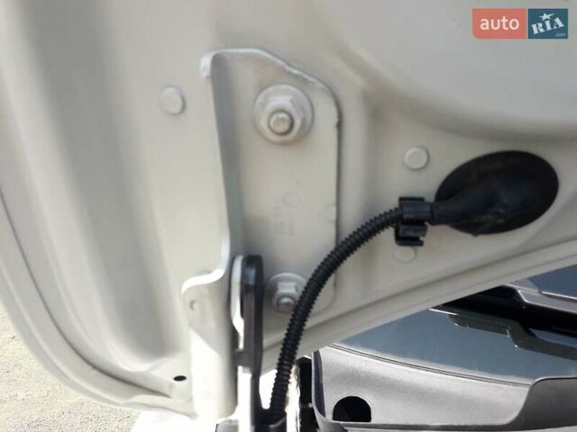 Білий Фольксваген Кадді, об'ємом двигуна 1.6 л та пробігом 156 тис. км за 10500 $, фото 44 на Automoto.ua