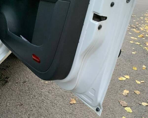 Фольксваген Кадди 2013 в Захарьевка (Фрунзовка) на Automoto.ua Белый Фольксваген Кадди, объемом двигателя 0 л и пробегом 300 тыс. км за 5500 $, фото 4 на Automoto.ua