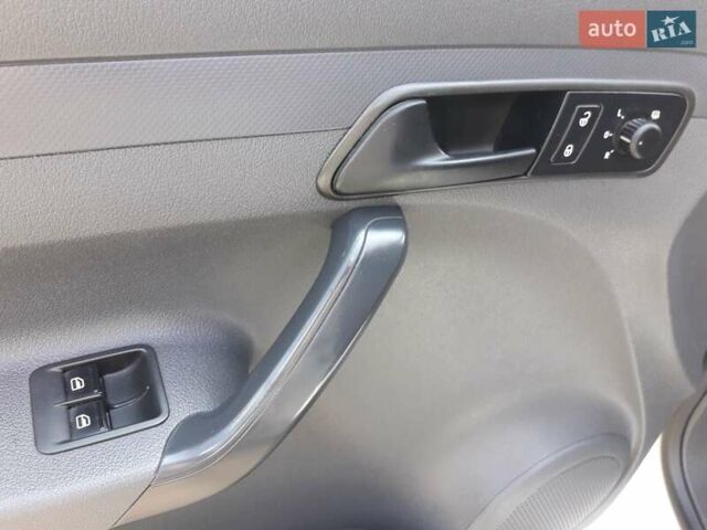 Білий Фольксваген Кадді, об'ємом двигуна 1.6 л та пробігом 156 тис. км за 10500 $, фото 9 на Automoto.ua