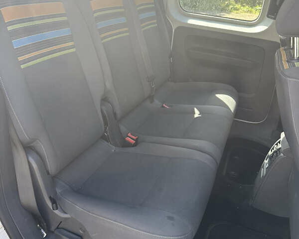 Білий Фольксваген Кадді, об'ємом двигуна 1.6 л та пробігом 286 тис. км за 10500 $, фото 30 на Automoto.ua