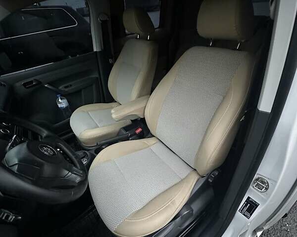 Белый Фольксваген Кадди, объемом двигателя 2 л и пробегом 400 тыс. км за 8800 $, фото 13 на Automoto.ua