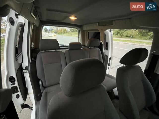 Білий Фольксваген Кадді, об'ємом двигуна 1.6 л та пробігом 355 тис. км за 11700 $, фото 16 на Automoto.ua