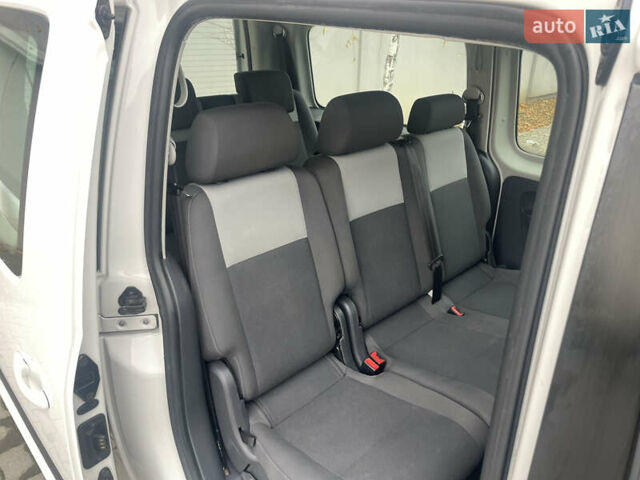 Білий Фольксваген Кадді, об'ємом двигуна 1.6 л та пробігом 194 тис. км за 11800 $, фото 12 на Automoto.ua