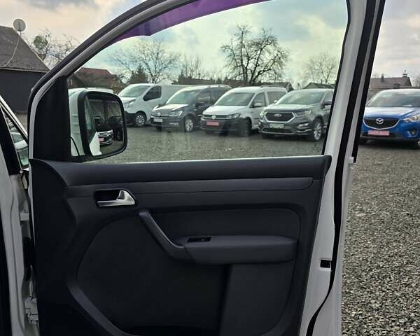 Білий Фольксваген Кадді, об'ємом двигуна 1.6 л та пробігом 243 тис. км за 9500 $, фото 25 на Automoto.ua