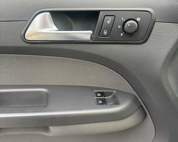 Белый Фольксваген Кадди, объемом двигателя 1.6 л и пробегом 227 тыс. км за 12800 $, фото 24 на Automoto.ua