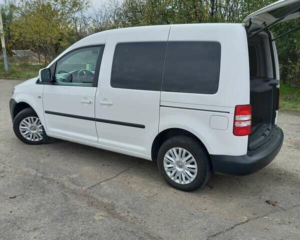 Білий Фольксваген Кадді, об'ємом двигуна 1.6 л та пробігом 182 тис. км за 12500 $, фото 2 на Automoto.ua