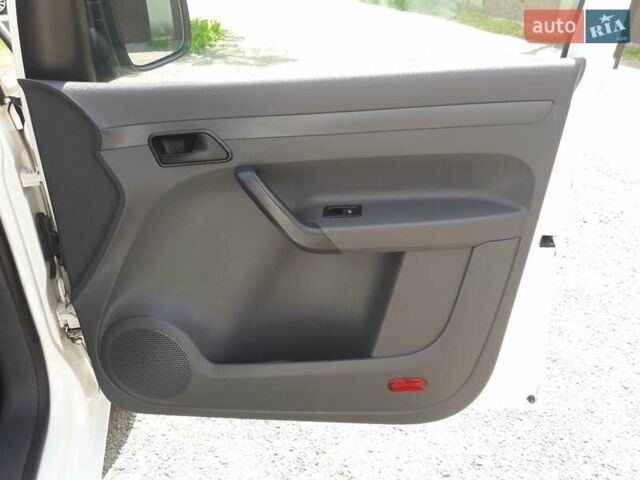 Білий Фольксваген Кадді, об'ємом двигуна 1.6 л та пробігом 156 тис. км за 10500 $, фото 16 на Automoto.ua