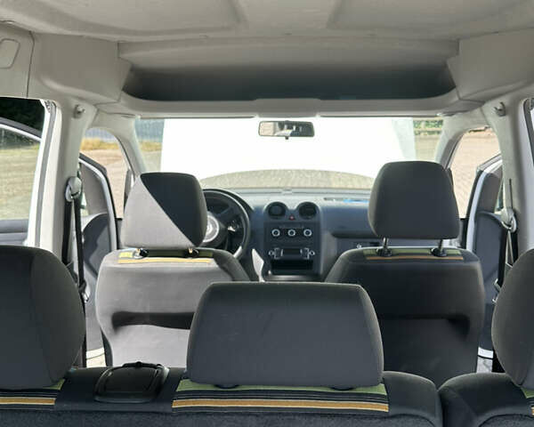 Білий Фольксваген Кадді, об'ємом двигуна 1.6 л та пробігом 286 тис. км за 10500 $, фото 16 на Automoto.ua