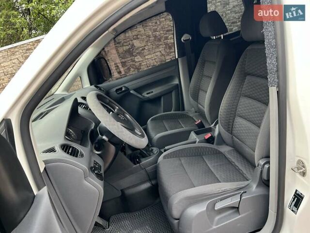 Белый Фольксваген Кадди, объемом двигателя 1.6 л и пробегом 205 тыс. км за 8200 $, фото 8 на Automoto.ua