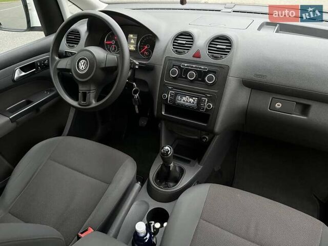 Білий Фольксваген Кадді, об'ємом двигуна 1.6 л та пробігом 355 тис. км за 11700 $, фото 12 на Automoto.ua