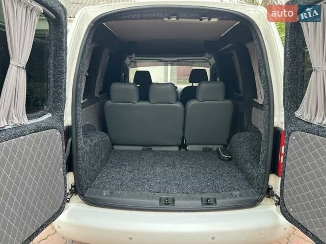 Белый Фольксваген Кадди, объемом двигателя 1.6 л и пробегом 205 тыс. км за 8200 $, фото 17 на Automoto.ua