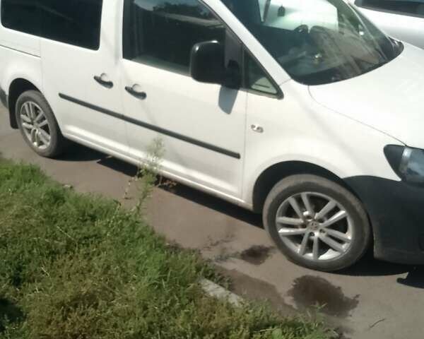 Фольксваген Кадди 2013 в Полтаве на Automoto.ua Белый Фольксваген Кадди, объемом двигателя 1.6 л и пробегом 151 тыс. км за 10500 $, фото 24 на Automoto.ua