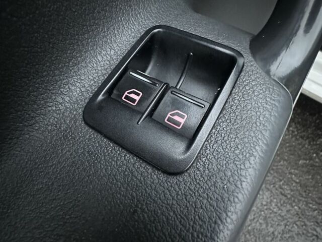 Белый Фольксваген Кадди, объемом двигателя 2 л и пробегом 400 тыс. км за 8800 $, фото 11 на Automoto.ua