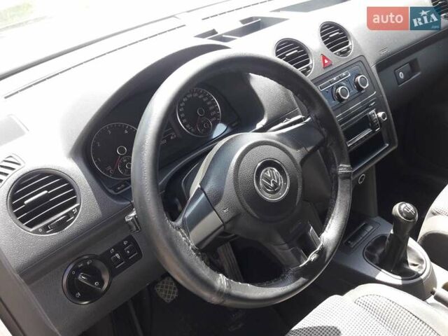 Білий Фольксваген Кадді, об'ємом двигуна 1.6 л та пробігом 156 тис. км за 10500 $, фото 11 на Automoto.ua