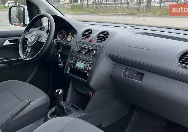 Белый Фольксваген Кадди, объемом двигателя 1.6 л и пробегом 223 тыс. км за 9700 $, фото 9 на Automoto.ua