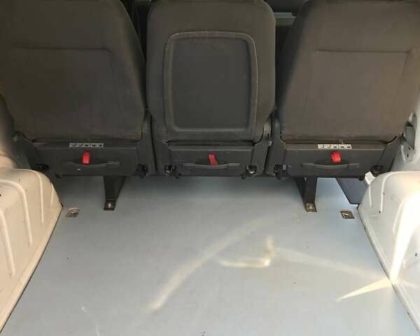 Білий Фольксваген Кадді, об'ємом двигуна 1.6 л та пробігом 252 тис. км за 8350 $, фото 9 на Automoto.ua