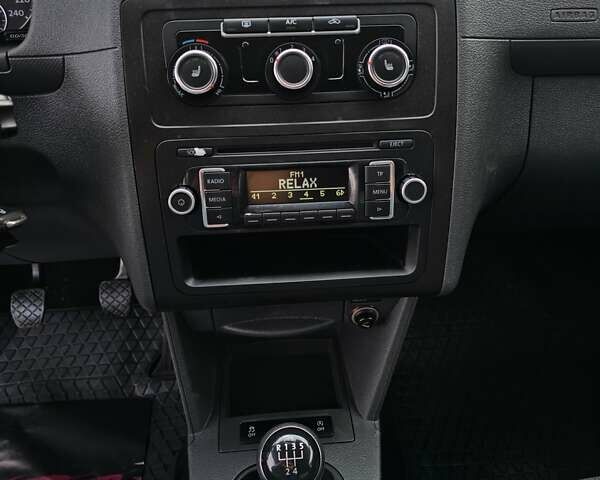 Білий Фольксваген Кадді, об'ємом двигуна 1.6 л та пробігом 243 тис. км за 9500 $, фото 18 на Automoto.ua