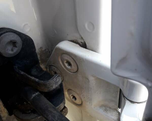 Білий Фольксваген Кадді, об'ємом двигуна 1.6 л та пробігом 156 тис. км за 10500 $, фото 53 на Automoto.ua