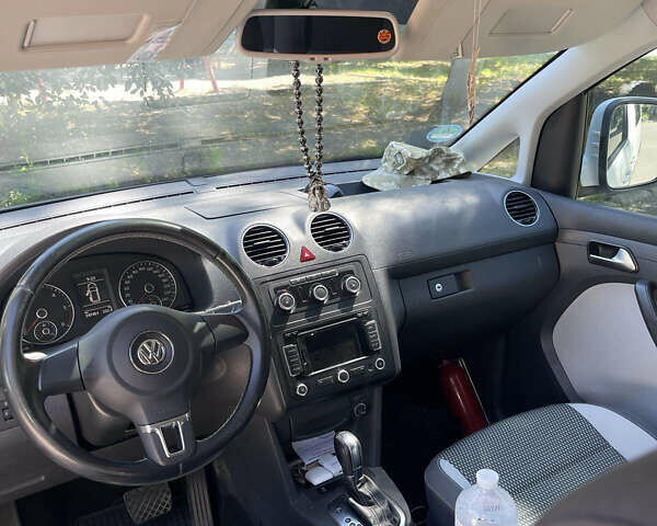 Белый Фольксваген Кадди, объемом двигателя 1.6 л и пробегом 348 тыс. км за 13700 $, фото 18 на Automoto.ua