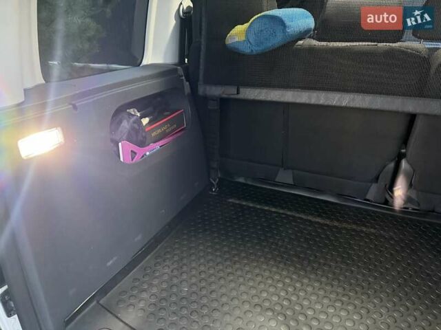 Белый Фольксваген Кадди, объемом двигателя 2 л и пробегом 218 тыс. км за 11500 $, фото 14 на Automoto.ua