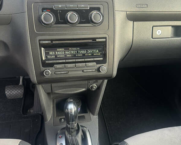 Белый Фольксваген Кадди, объемом двигателя 1.6 л и пробегом 227 тыс. км за 12800 $, фото 25 на Automoto.ua