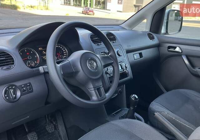 Білий Фольксваген Кадді, об'ємом двигуна 1.6 л та пробігом 223 тис. км за 9700 $, фото 8 на Automoto.ua