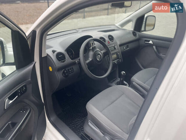 Білий Фольксваген Кадді, об'ємом двигуна 1.6 л та пробігом 194 тис. км за 11800 $, фото 9 на Automoto.ua