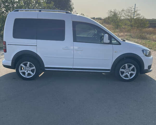 Белый Фольксваген Кадди, объемом двигателя 1.6 л и пробегом 348 тыс. км за 13700 $, фото 7 на Automoto.ua