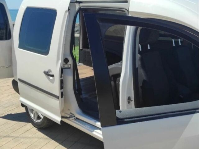 Белый Фольксваген Кадди, объемом двигателя 2 л и пробегом 220 тыс. км за 10000 $, фото 8 на Automoto.ua