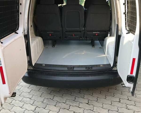 Білий Фольксваген Кадді, об'ємом двигуна 1.6 л та пробігом 252 тис. км за 8350 $, фото 5 на Automoto.ua