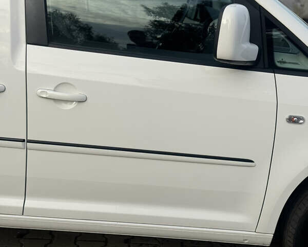 Белый Фольксваген Кадди, объемом двигателя 1.6 л и пробегом 227 тыс. км за 12800 $, фото 11 на Automoto.ua