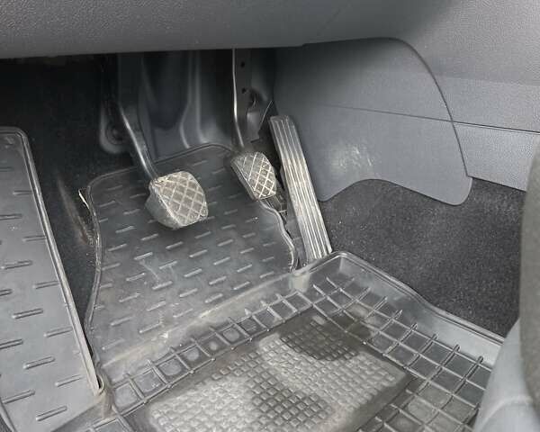 Білий Фольксваген Кадді, об'ємом двигуна 1.6 л та пробігом 182 тис. км за 12500 $, фото 7 на Automoto.ua