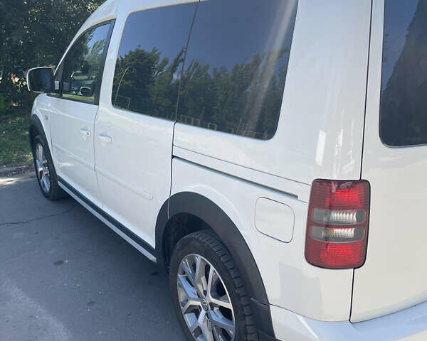 Белый Фольксваген Кадди, объемом двигателя 1.6 л и пробегом 348 тыс. км за 13700 $, фото 15 на Automoto.ua