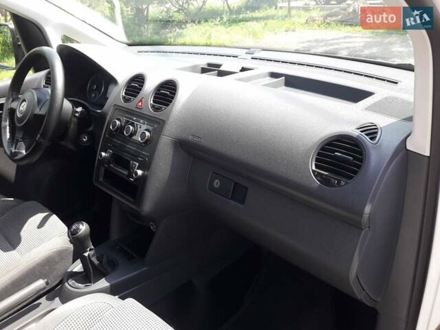 Білий Фольксваген Кадді, об'ємом двигуна 1.6 л та пробігом 156 тис. км за 10500 $, фото 18 на Automoto.ua