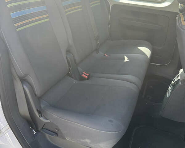 Білий Фольксваген Кадді, об'ємом двигуна 1.6 л та пробігом 286 тис. км за 10500 $, фото 31 на Automoto.ua