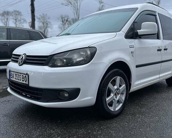 Белый Фольксваген Кадди, объемом двигателя 2 л и пробегом 400 тыс. км за 8800 $, фото 2 на Automoto.ua