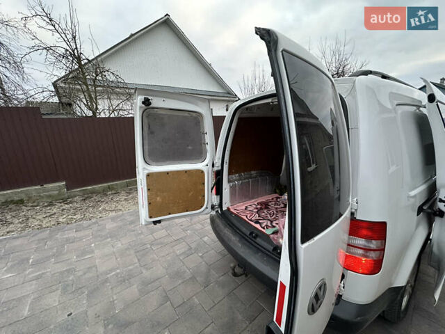 Белый Фольксваген Кадди, объемом двигателя 1.6 л и пробегом 320 тыс. км за 9700 $, фото 7 на Automoto.ua