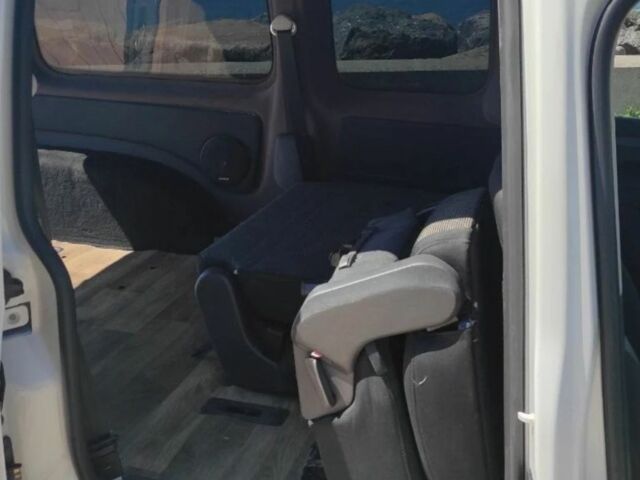 Белый Фольксваген Кадди, объемом двигателя 2 л и пробегом 220 тыс. км за 10000 $, фото 10 на Automoto.ua