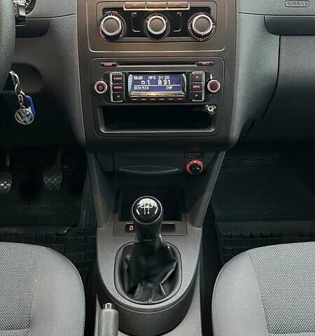 Белый Фольксваген Кадди, объемом двигателя 1.6 л и пробегом 223 тыс. км за 9700 $, фото 11 на Automoto.ua