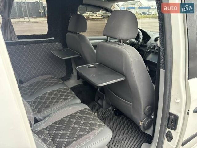 Білий Фольксваген Кадді, об'ємом двигуна 1.6 л та пробігом 206 тис. км за 8650 $, фото 18 на Automoto.ua