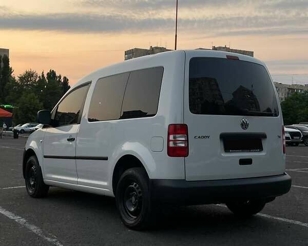 Белый Фольксваген Кадди, объемом двигателя 1.2 л и пробегом 200 тыс. км за 8000 $, фото 16 на Automoto.ua