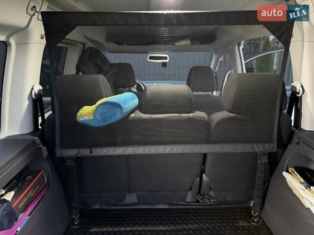 Белый Фольксваген Кадди, объемом двигателя 2 л и пробегом 218 тыс. км за 11500 $, фото 11 на Automoto.ua